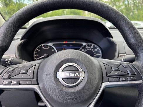 Used 2025 Nissan Altima 2.5 SV FWD image 24
