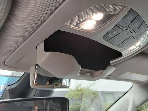 Used 2024 Chrysler Pacifica Touring-L FWD image 42