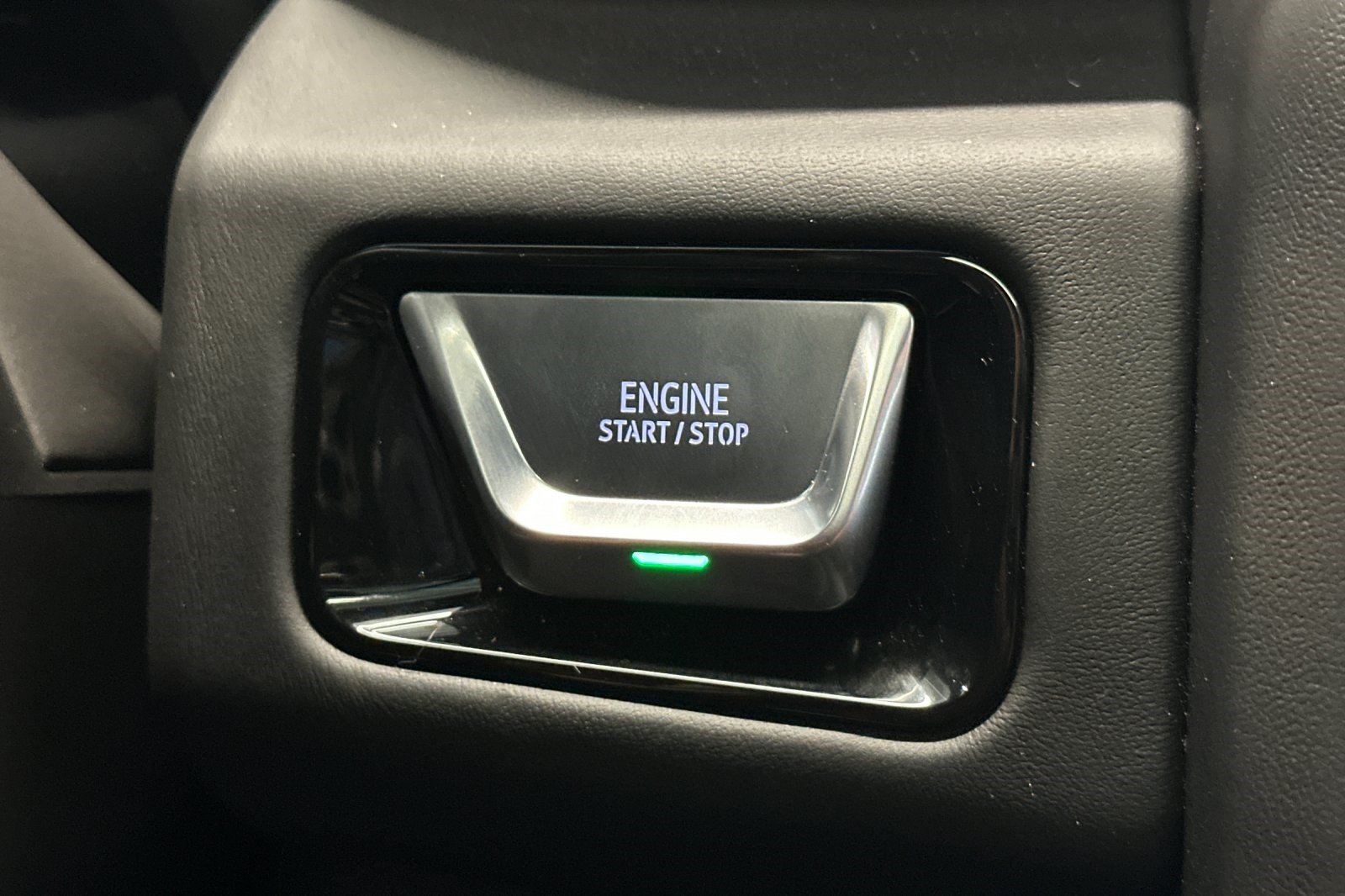 Used 2025 GMC Yukon AT4 Ultimate w/ LPO, AT4 Appearance Package AWD/4WD image 17