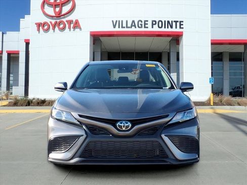Used 2024 Toyota Camry SE image 2