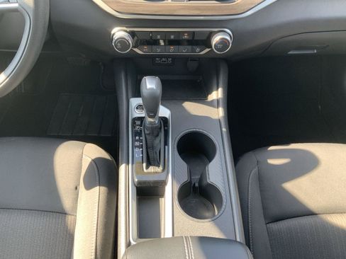 Used 2025 Nissan Altima 2.5 SV FWD image 35