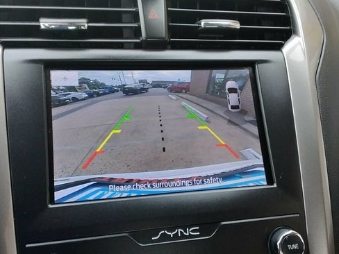Used 2019 Ford Fusion SE FWD image 22