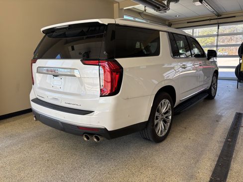 Used 2024 GMC Yukon XL Denali w/ Advanced Technology Package image 6