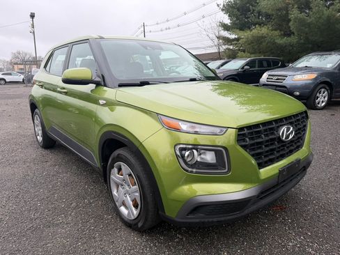 Used 2020 Hyundai Venue SE FWD image 3