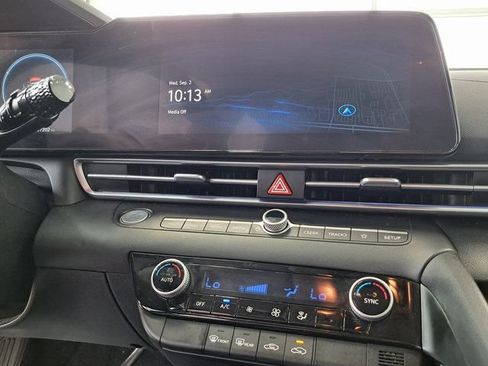 Used 2024 Hyundai Elantra SEL FWD image 15