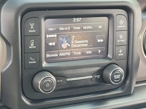 Used 2020 Jeep Gladiator Sport image 16