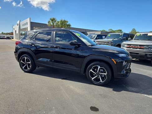 Used 2023 Chevrolet TrailBlazer RS w/ Convenience Package image 2