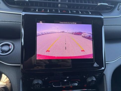 New 2025 Jeep Grand Cherokee L Altitude image 24