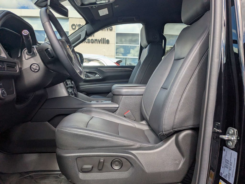 Used 2022 Chevrolet Tahoe LT w/ Luxury Package RWD image 2
