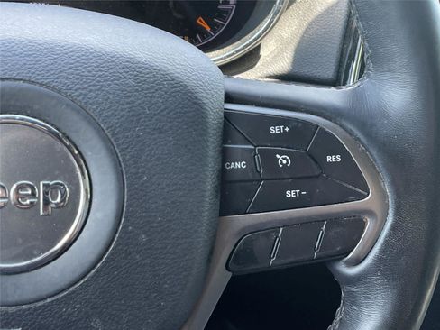 Used 2020 Jeep Grand Cherokee Limited AWD/4WD image 22