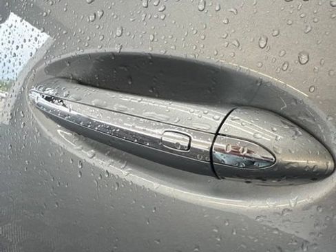 Used 2025 Buick Encore GX Sport Touring FWD image 2