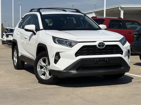 Used 2020 Toyota RAV4 XLE FWD image 2