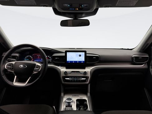 Used 2023 Ford Explorer XLT image 14