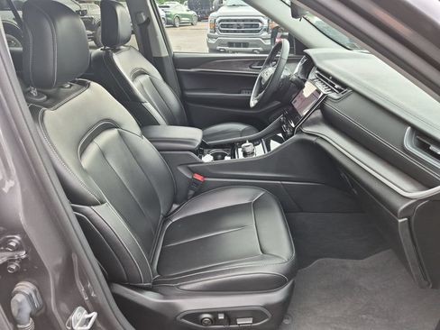 Used 2023 Jeep Grand Cherokee L Limited w/ Black Appearance Package AWD/4WD image 26