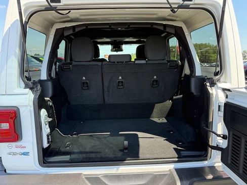 Used 2024 Jeep Wrangler Unlimited Sahara AWD/4WD image 14