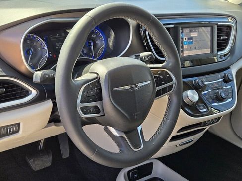 Used 2022 Chrysler Voyager LX FWD image 20
