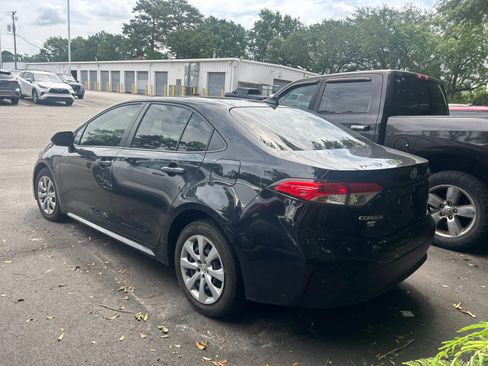 Used 2023 Toyota Corolla LE FWD image 2