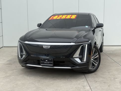 Used 2024 Cadillac Lyriq Luxury AWD/4WD image 1