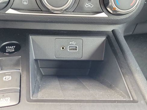 Used 2025 Nissan Kicks S AWD/4WD image 28
