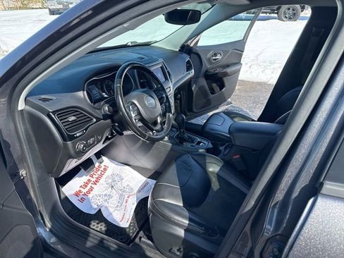 Used 2020 Jeep Cherokee Latitude Plus image 17