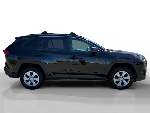 Used 2019 Toyota RAV4 LE FWD image 6