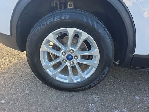 Certified 2022 Ford Escape SE w/ Cold Weather Package image 11