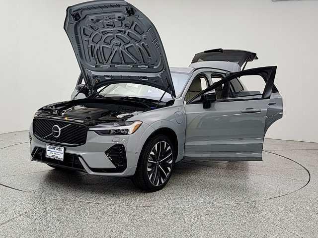 New 2026 Volvo XC60 T8 Ultra w/ Protection Package Premier AWD/4WD image 9