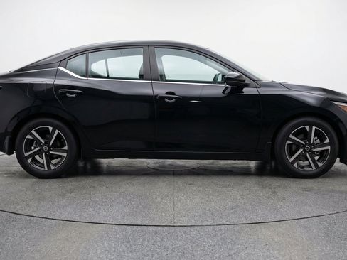 Used 2025 Nissan Sentra SV FWD image 11