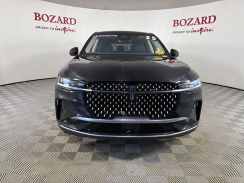 Used 2025 Lincoln Nautilus Premier AWD/4WD image 2