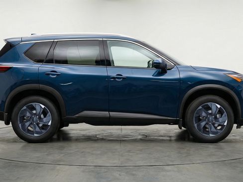 Used 2025 Nissan Rogue SV image 11