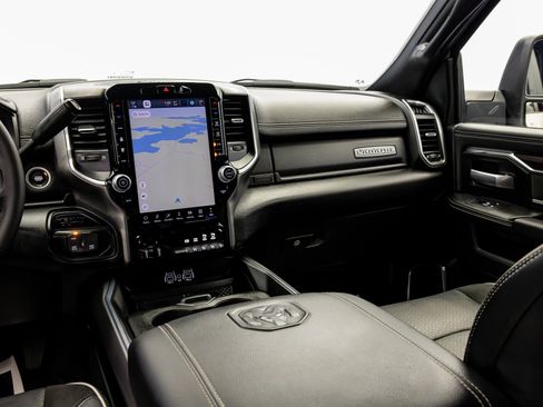 Used 2025 RAM 2500 Laramie AWD/4WD image 37