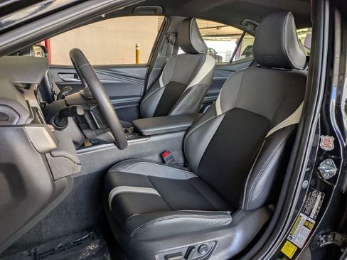 Used 2025 Toyota Camry SE image 23