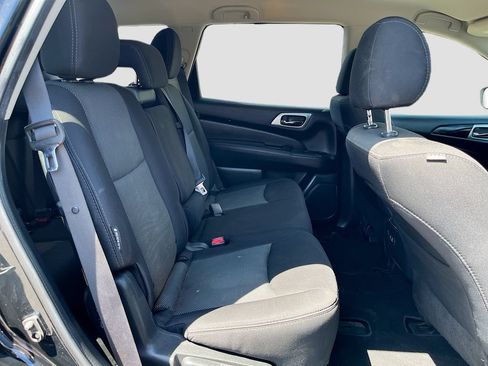 Used 2020 Nissan Pathfinder S FWD image 26