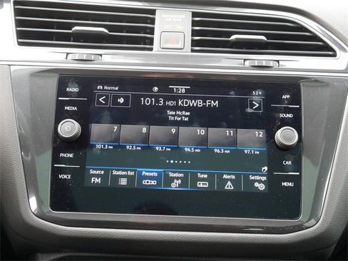 Certified 2024 Volkswagen Tiguan SE image 33