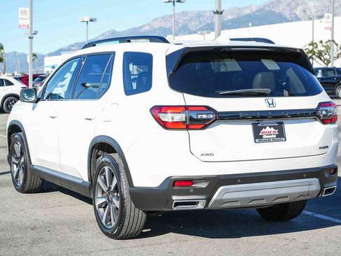 Certified 2025 Honda Pilot Touring image 8