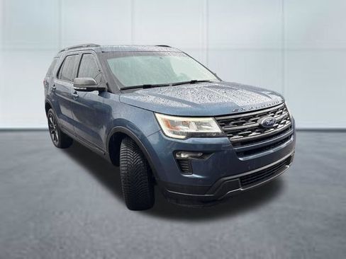 Used 2018 Ford Explorer XLT w/ Equipment Group 202A AWD/4WD image 5