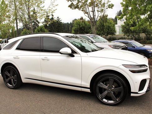 Used 2022 Genesis GV70 3.5T Sport w/ Sport Prestige Package AWD/4WD image 6