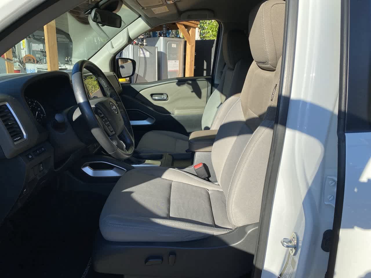 Used 2022 Nissan Frontier SV AWD/4WD image 12