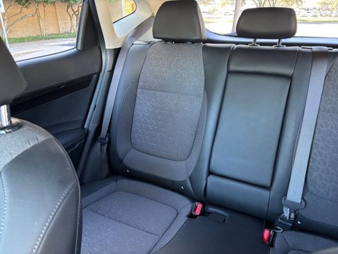 Used 2025 Kia Seltos S image 33