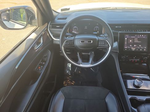 Used 2023 Jeep Grand Cherokee L Laredo AWD/4WD image 20
