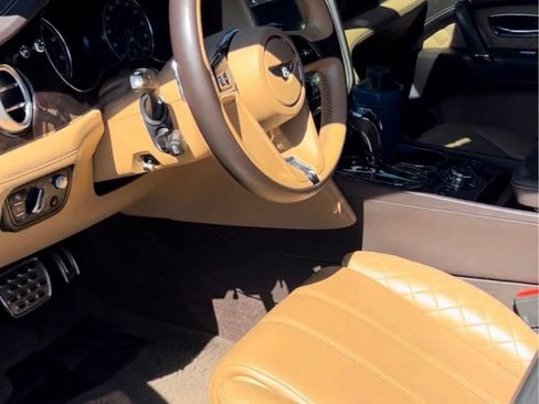 Used 2017 Bentley Bentayga image 13