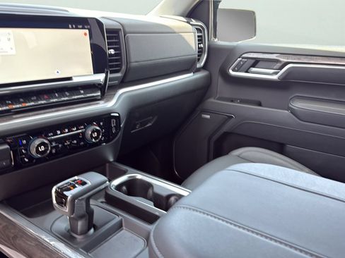 Used 2026 Chevrolet Silverado 1500 LTZ AWD/4WD image 19