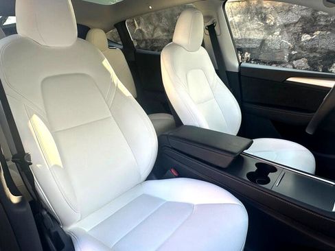 Used 2023 Tesla Model Y Long Range image 46