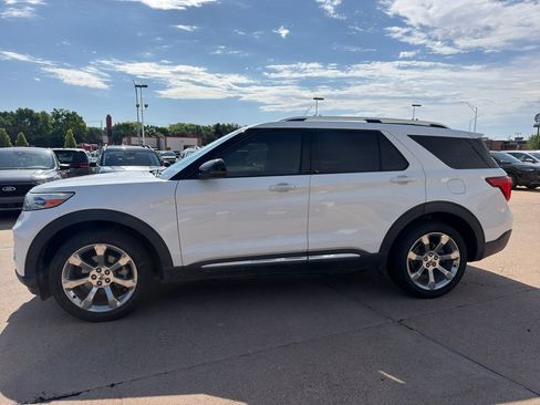 Used 2020 Ford Explorer Platinum w/ Premium Technology Package AWD/4WD image 4