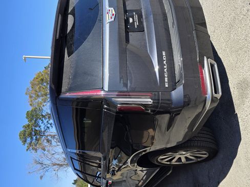 Used 2024 Cadillac Escalade ESV Premium Luxury Platinum image 2