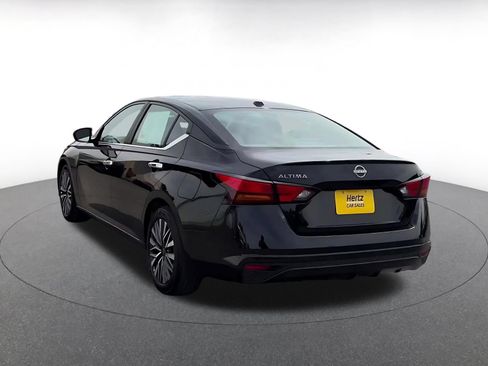 Used 2025 Nissan Altima 2.5 SV FWD image 11
