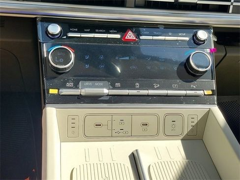 New 2025 Hyundai Santa Fe Calligraphy image 11