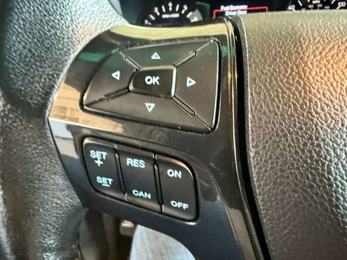 Used 2017 Ford Explorer XLT FWD image 20