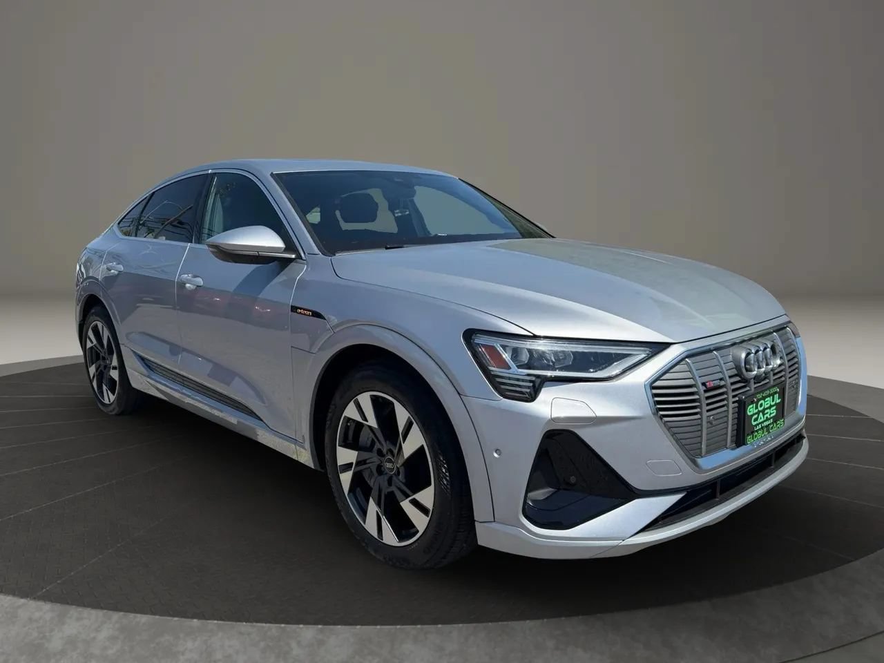 Used 2023 Audi e-tron Premium Plus AWD/4WD image 4