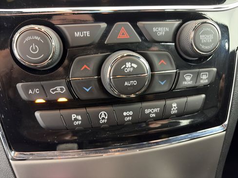 Used 2021 Jeep Grand Cherokee Limited w/ Luxury Group II AWD/4WD image 29